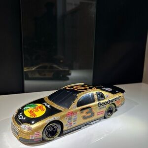 Dale Earnhardt Sr #3 Bass Pro 1998 Monte Carlo 1:18 Scale 1 of 8,010 Revell